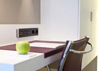 Schreibtisch mit Media Hub - ©Boutique Hotel i31